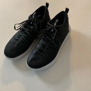 Black Under Armour Woman’s Size 9 basketball shoes